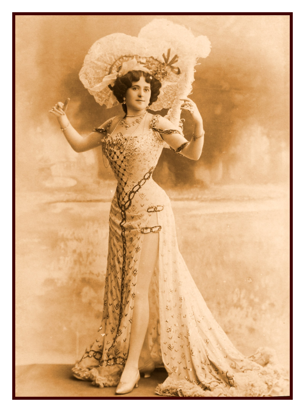 Ein Schwarz-Weiß-Foto einer älteren Frau in einem hochgeschlossenen, langärmeligen Kleid mit einem klassischen Hairstyle, die selbstbewusst posiert.