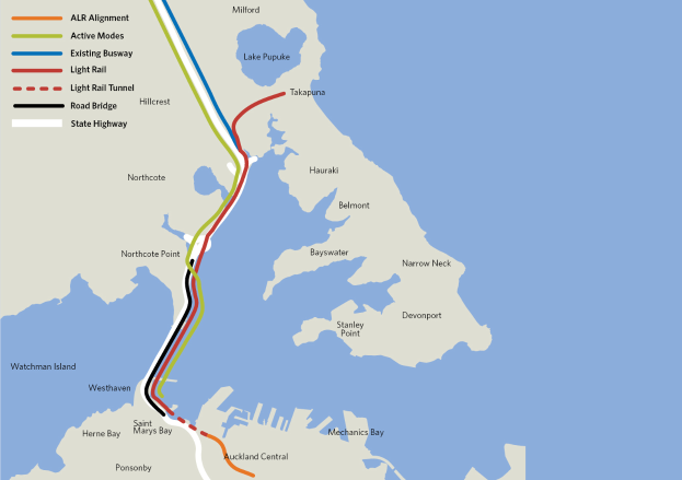 Eine detaillierte Stadtkarte mit einer roten Linie, die die vorgeschlagene Route für ein neues Schienensystem anzeigt, zeigt Haltestellen, umliegende Gebiete und Text mit zusätzlichen Routeninformationen.