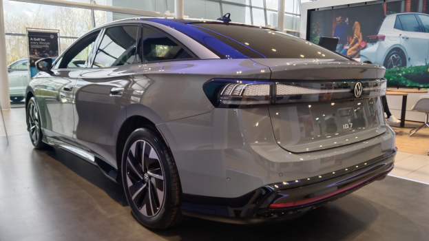 Fabrikversammlung bei VW gewährt Blick auf den Golf 9