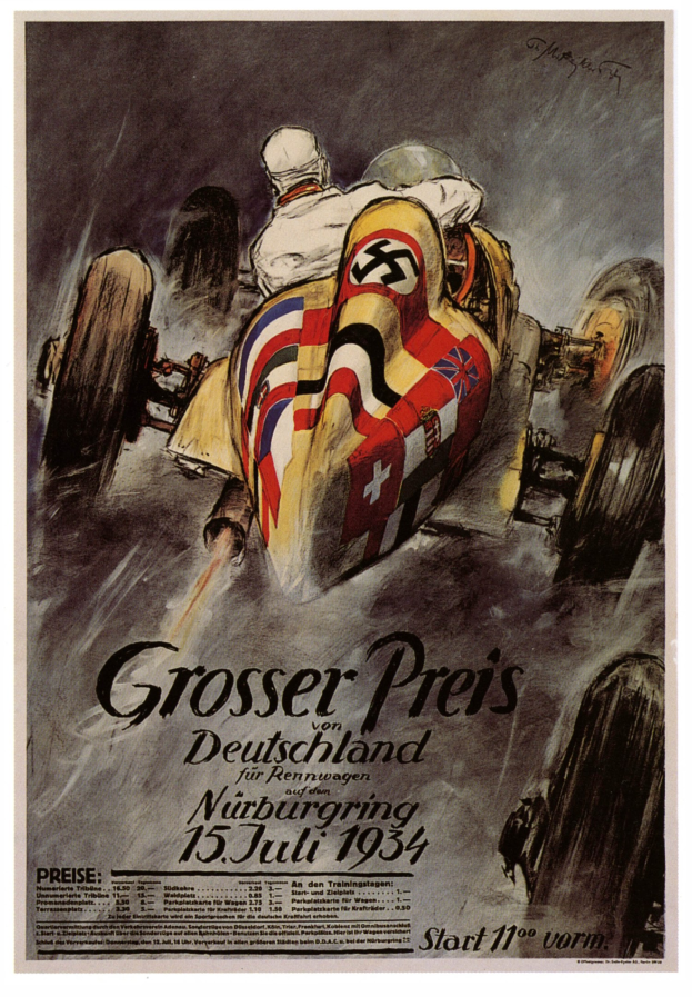 Ein Plakat, das ein Rennauto mit einer Nazi-Flagge zeigt, mit leuchtend gelben und roten Autos und einem schwarz-weißen Karomuster auf der Motorhaube, einem Fahrer in einem schwarzen Helm und einem rot-weiß gestreiften Hemd, vor einem leuchtend blauen Himmel mit weissen Wolken.