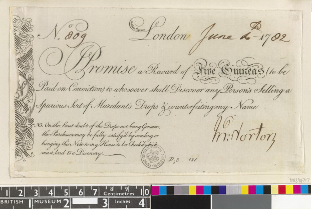 Alte Urkunde mit schwarzer und weißer Handschrift, Text, einem Stempel und Farbskalen unten, die eine Belohnung von fünf Emiraten für die Meldung von gefälschten Mardant's Tropfen angeben.