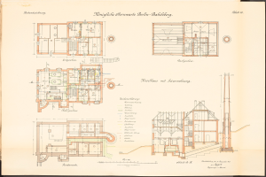 Altes Buch mit detaillierter architectural drawing des ursprünglichen Plans für die Königliche Hermwerk Berlin-Baklberg, einschließlich Text und Layout-Details.