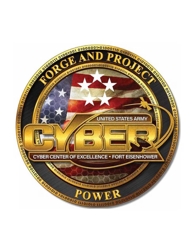 Logo der United States Army Cyber Center of Excellence, Fort Eisenhower, mit einem blauen Kreis und einem weißen Stern sowie der Schrift 'Forge and Project Cyber Power' in fetter schwarzer Schrift.