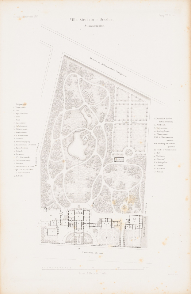 Altes Buch mit einer detaillierten Karte eines Parks auf dem Cover, das Bäume, Sträucher und andere Vegetation zeigt, begleitet von Text über den Park und seine Umgebung.
