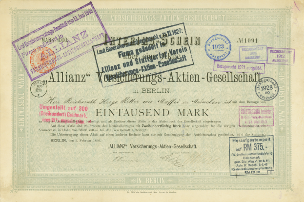 Ein altes deutsches Banknoten mit verschiedenen Stempeln, handgeschriebener Text und Zahlen darauf.
