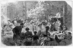 Schwarze und weiße Zeichnung einer Menschenmenge in einem Raum, einige stehen und einige sitzen auf Stühlen, mit Text unten lesend "Festival im Ostlondoner Kinderkrankenhaus an Silvester".