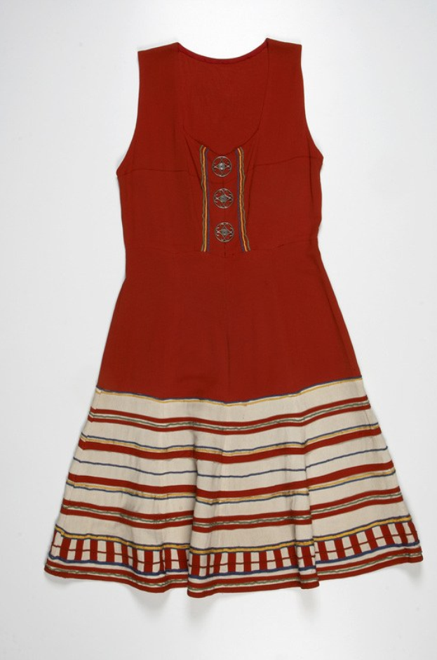 Hailey Bieber interpretiert '90s-Style-Ikone in silbernem Spitzenlook bei Time 100 Gala