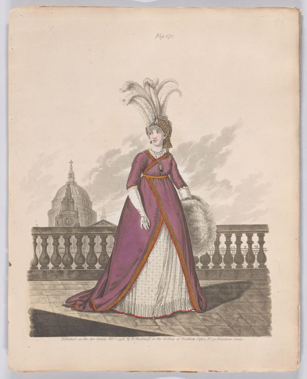 Eine Frau in einem lila und weißen Kleid mit Federn auf dem Kopf steht vor einem Geländer mit einem Gebäude und Wolken im Hintergrund; Text unten lautet "Fashion of Fashion of New York, New York Street, 1790".
