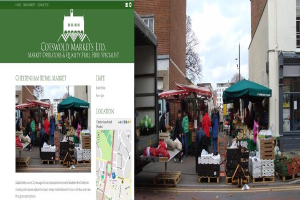 Menschen shoppen auf einem Markt bei sonnigem Wetter.