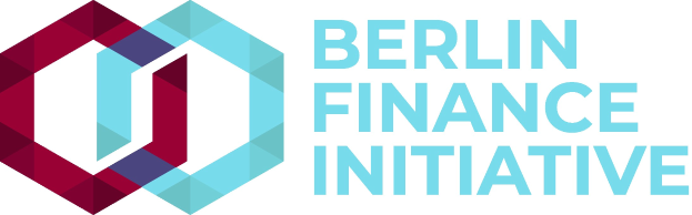 Logo der Berlin Finance Initiative: blauer Kreis mit weißer Umrandung und weißem "B" in der Mitte, umgeben von einem weißen Ring mit blau-weißem Karomuster, auf weißem Hintergrund mit fetter schwarzer Schrift "Berlin Finance Initiative."