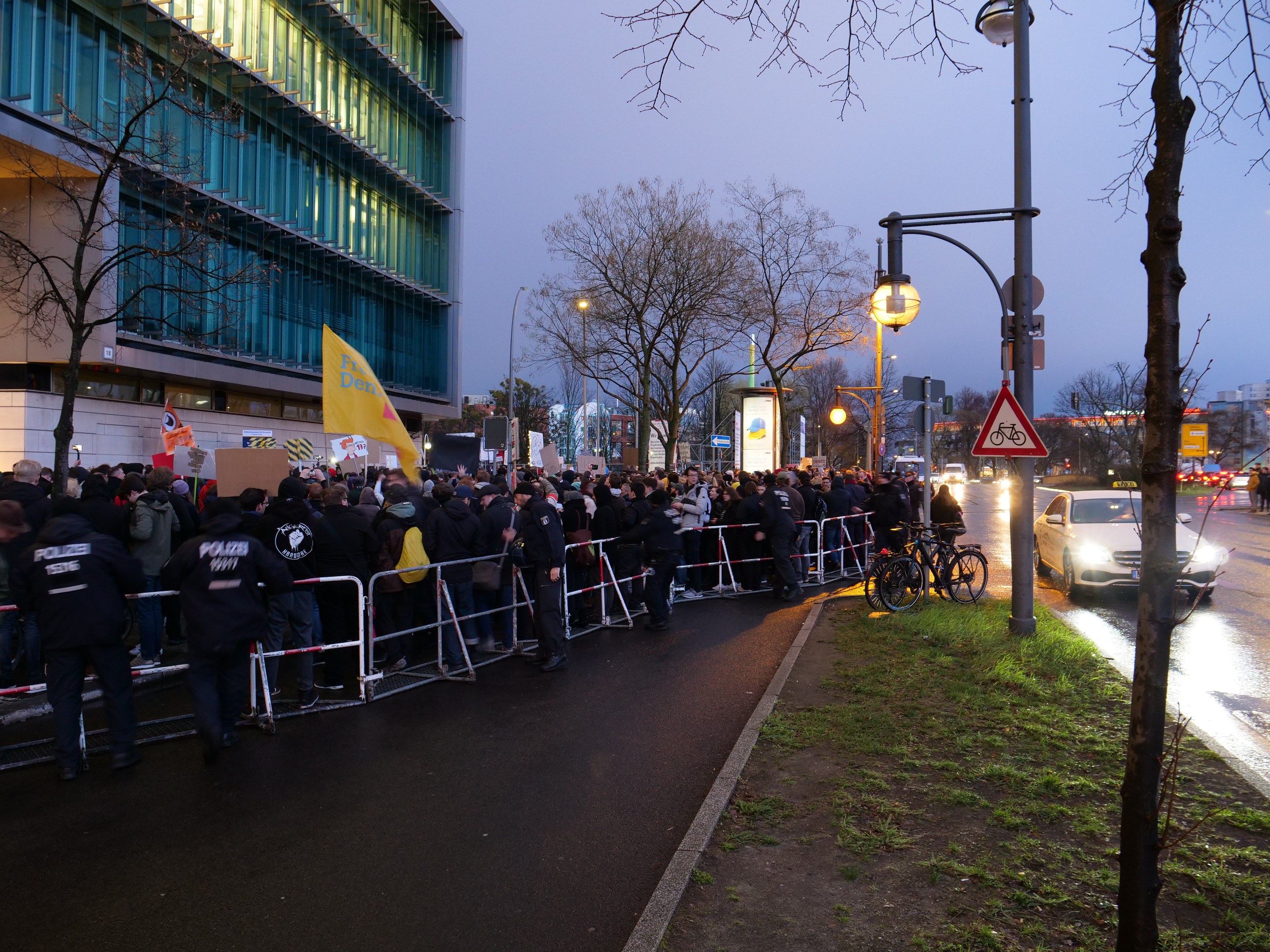 Protest auf Ku'damm für den Erhalt der RAW-Gelände